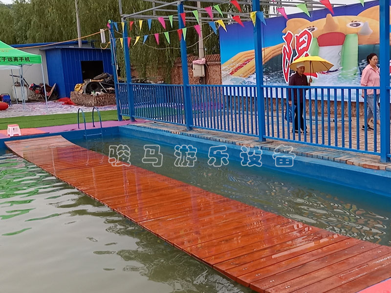 網(wǎng)紅水上拓展設備